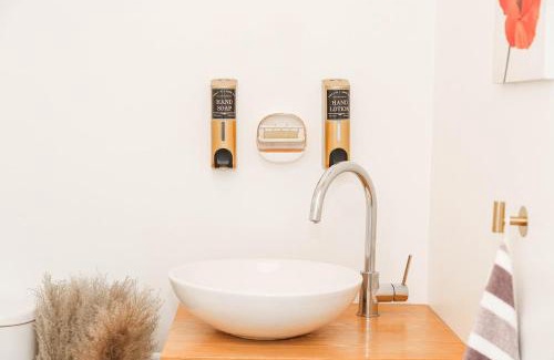 Franconville Apartment | Escapade exotique -Terrasse Privée-Love&Jacuzzi