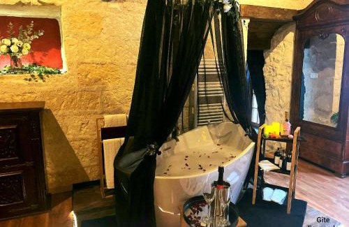 Les Roches-l'Eveque House | Escapade Romantique