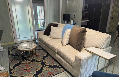 Tougaloo House | Escape to a Blissful Townhouse of Vibrant Colors