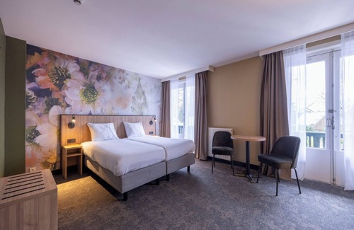 Heelsum Hotel | Escape to Comfort with Indoor Pool, Table Tennis, Trails & Free Parking