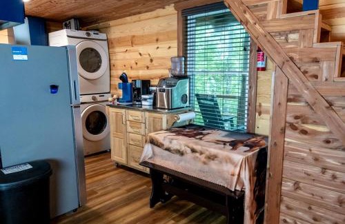 Marshall House | Escape to Marshall, Arkansas, in this Cozy Cabin for Four