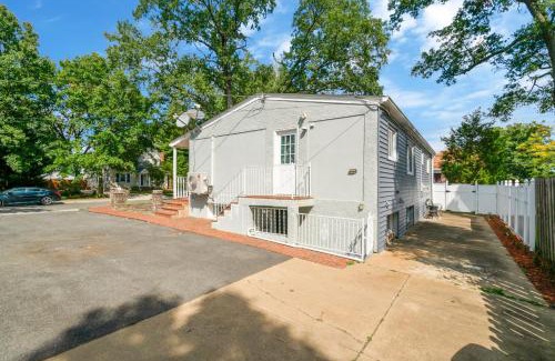 Alexandria West House | Escape to our cozy 3 Bed Rm 2 Bath Unit in Alexandria VA