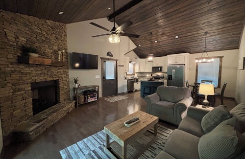 Murphy House | Escape to "Peaceful Seasons" of WNC