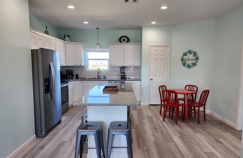 Crystal Beach House | Escape to the beach. Pets & kid friendly. Sleeps 14
