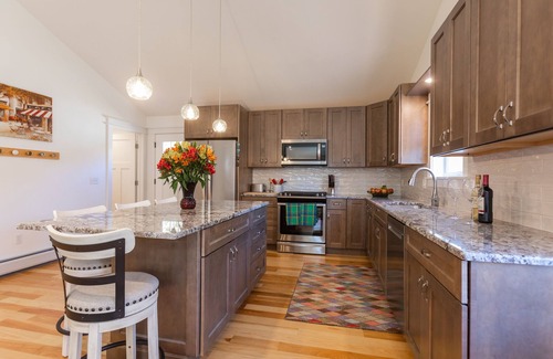 Pittsfield House | Escape to your cozy retreat near Pontoosuc Lake and Jiminy Peak