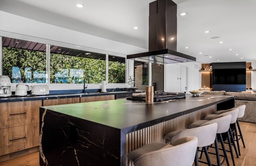 Georgian Bluffs Villa | Escape to Your Lakeside Retreat Near Premier Golf Clubs and Marinas!"