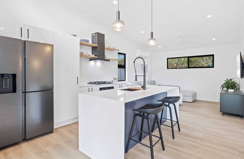 Tallai Apartment | Escape to Your Private Oasis in Tallai: A Luxurious Family Retreat
