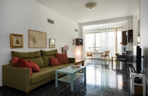 Haifa Apartment | Eshkol Housing Carmel Center: Forest retreat