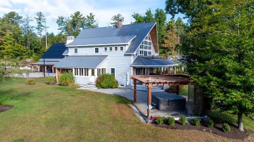 North Sebago Villa | ESTATE HOUSE LIMIT 12 estate