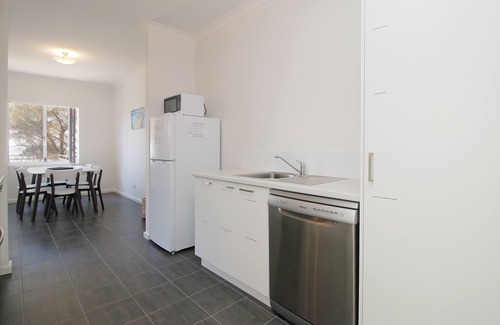 Falcon House | Estuary Waterfront - stunning views!