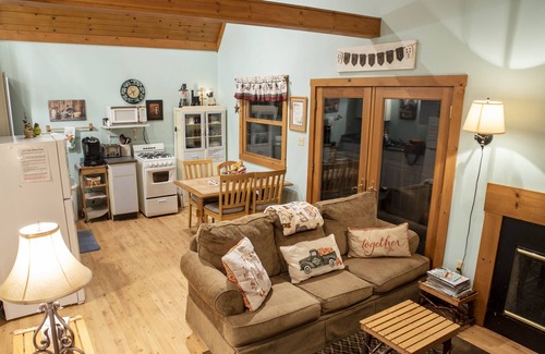 Killbuck Cabin | Ethan's Retreat: Cozy cabin getaway w/hot tub, private & pet-friendly!