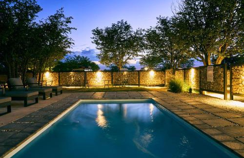Okaukuejo Cabin | Etosha Omusati Lodge