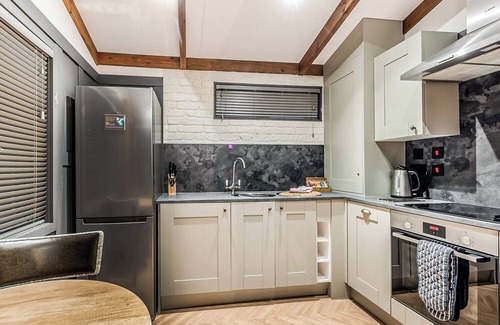 Saintbury Ski Chalet | Ettington Lodge Premier