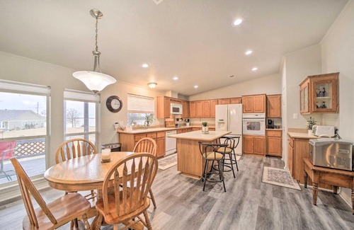 Eufaula House | Eufaula Escape with Deck - Steps to Lake!