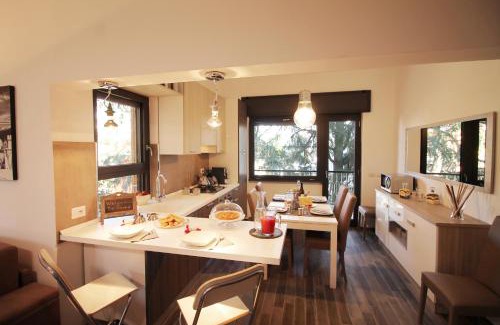 Quartiere XXXI Giuliano Dalmata Apartment | Eur Bright Spacious Terraced Apartment with private parking only for Small Cars