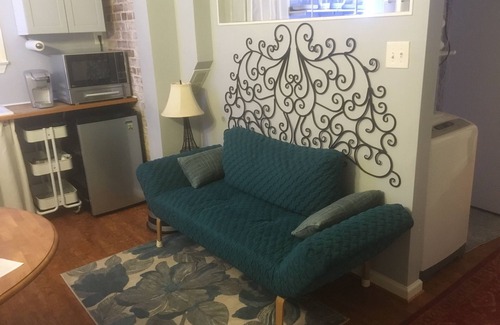 Bethesda Apartment | Eurostyle Apartment Near Metro (Bethesda) Easy Access To DC