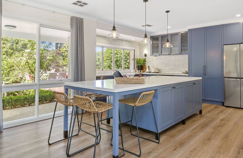 Hastings House | Eva Green Lake by Ready Set Stay-full linen, 90 acres of countryside