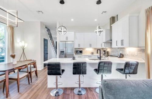 Tulane - Gravier House | Event Weekend Hub Mid-city Balcony Stay