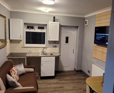 Havering Apartment | Evergreen 2bedroom-sleeps up to 7,2 bathroom