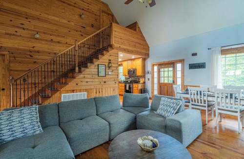 Wedowee House | Evergreen Cottage: 2 Bedrooms-Pet Friendly-Lake Access-Hot Tub