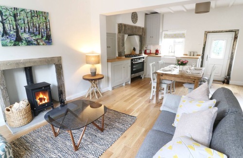 Addingham House | EVERGREEN, pet friendly, with open fire in Addingham