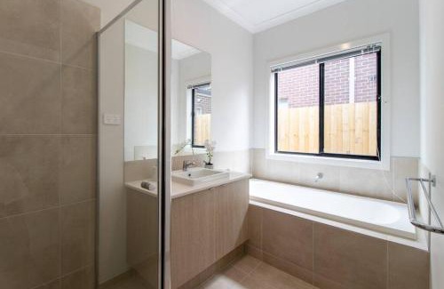 Clyde Villa | Everhome Clyde Home
