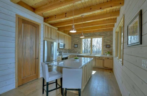 Mineral Bluff Cabin | Everlux Retreat - Hot Tub on the Mountain