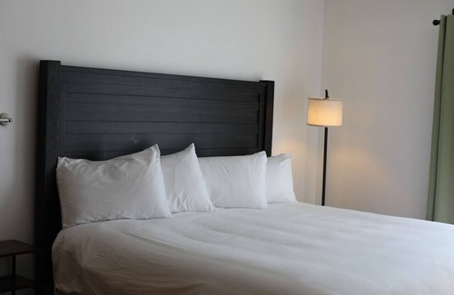 Tomahawk Cabin | Every Room with a Beautiful View of The Wisconsin River *