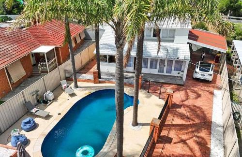 Tullamarine House | Evies White House Oasis I Pool & Close to Airport