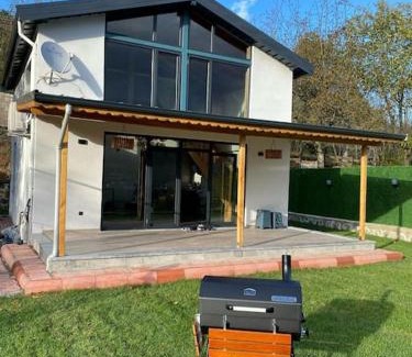 Golcuk Ski Chalet | Eviniz rahatlığında, eşsiz doğa manzaralı dağ evi