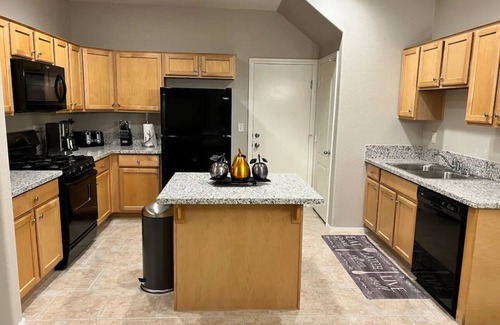 Enterprise House | "Exceptional 4-Bedroom Haven - Close to the Vibrant Vegas Strip!"