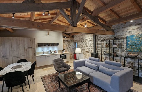 Soyaux Cottage | Exceptional bungalow, spacious, shared pool, for long stays