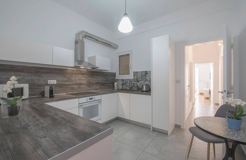 Pangrati Apartment | Exceptional central Athens 3 bedroom 2 bathroom apartment that sleeps up to nine