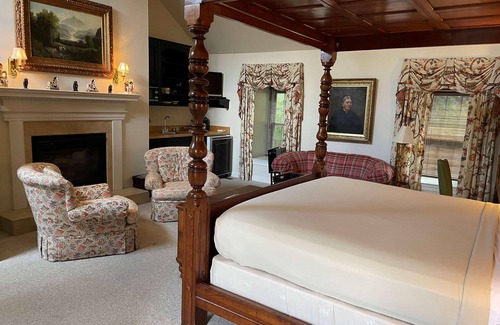 Montchanin House | Exceptional Spacious Room w/Gas Fireplace, Sitting Room, Marble Bathroom, Spa