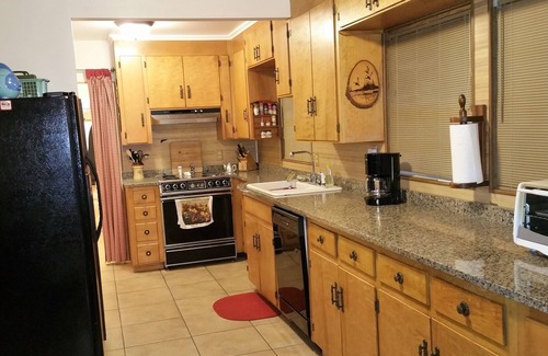 Henrico House | Exceptional Views, Island, 4BR, 2-Canoe ,5-Kayaks,2-Paddle Boats, Doc