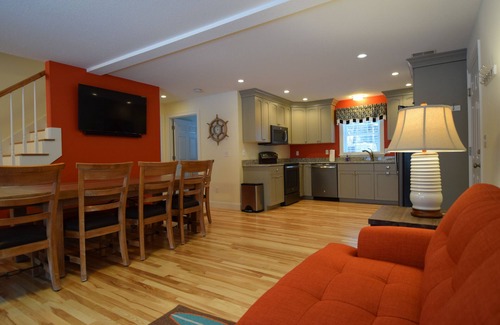 York Beach House | Exceptional Year Round Rental 1/4 Mile To Short Sands Beach & Downtown York