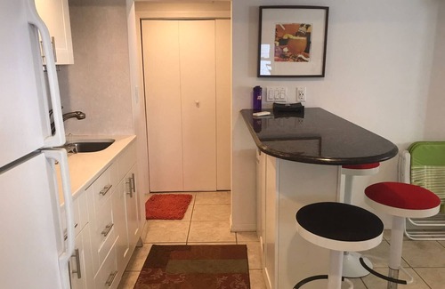 Roslyn Apartment | Exclusive 1-bedroom furnished apartment w/Garden in Historic Roslyn, sleeps 4.