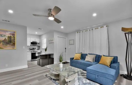 Riverside Park Condo | Exclusive 2 Bedroom Condo- Free Parking