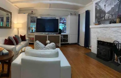 Cortlandt House | Exclusive 2 Bedroom House, Large Discreet Backyard