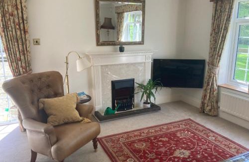 Hellidon Apartment | Exclusive 2 Bedroom Apartment with Summer House and Hot Tub