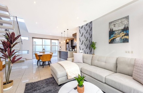 Greater Johannesburg Metropolitan Area Apartment | Exclusive Bauhaus Family Haven in Melrose