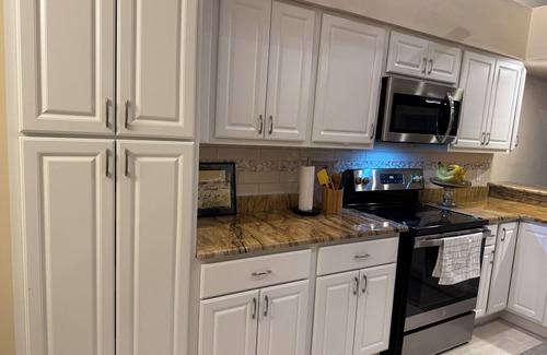 Iona House | Exclusive Fort Meyers home in gated golf community close to beaches!