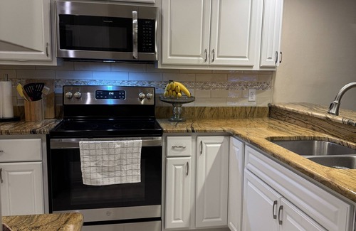 Iona House | Exclusive Fort Meyers home in gated golf community close to beaches!