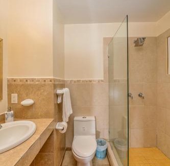 Gibson Bight House | Exclusive Full House near Beaches & Downtown