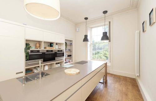 Bonnington Apartment | Exclusive House with Free Parking