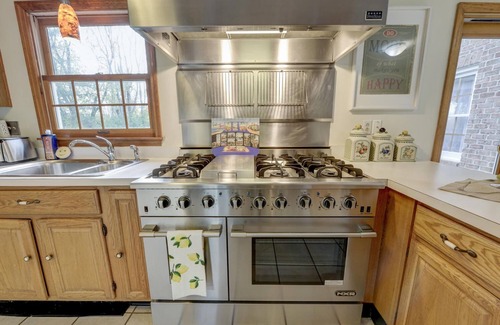 Princeton House | Exclusive in-Town Red House w Terrace and Backyard