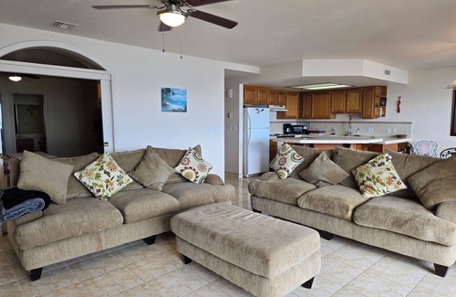 Centro Playas Condo | Exclusive ocean front centrally located 2-bedroom condo with WiFi in Rosarito