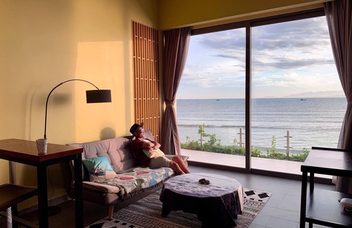Phan Rang Bed & Breakfast | Exclusive Oceanfront Bungalow with infinity swimming pool