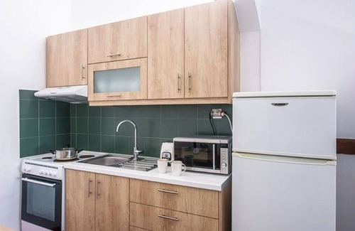 Linoperamata Apartment | Exclusive Seaside Retreat with Shared Pool & Private Beach Access 04
