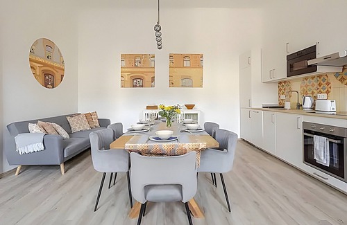 Palace District Apartment | Exclusive Three-Bedroom Apartment